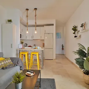 https://modern-comfy-flat-city-center.1costadelsol.com